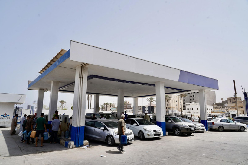 Petrol zengini ülkede benzin krizi! Kuyruklar 10 gündür erimiyor - Resim: 6
