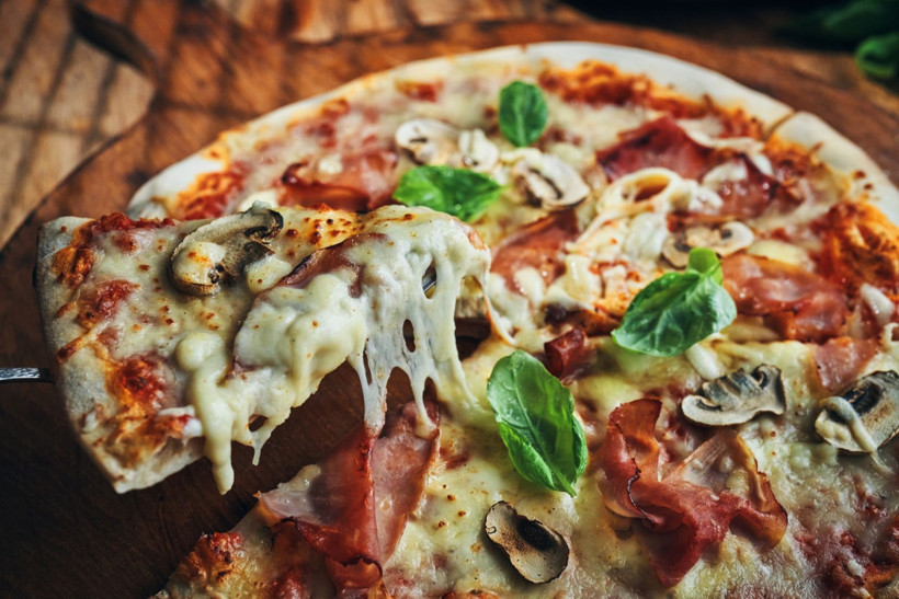 Türkiye'de de faaliyet gösteriyor: Dev pizza zinciri satıldı, CEO istifa etti - Resim: 1