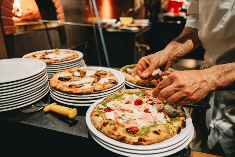 Türkiye'de de faaliyet gösteriyor: Dev pizza zinciri satıldı, CEO istifa etti - Resim: 4