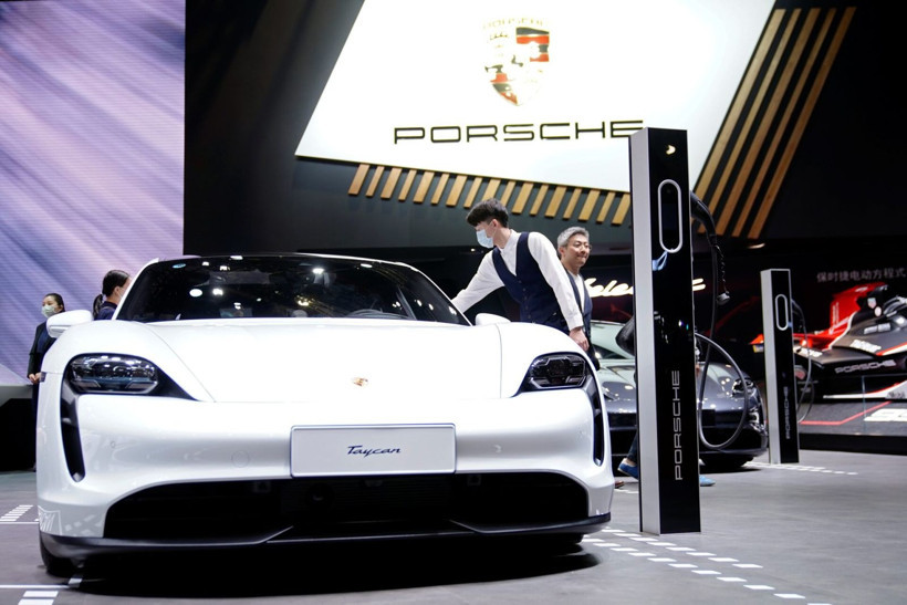 Porsche elektriklide geri adım attı: Benzinli Macan 2028'de dönüyor - Resim: 1