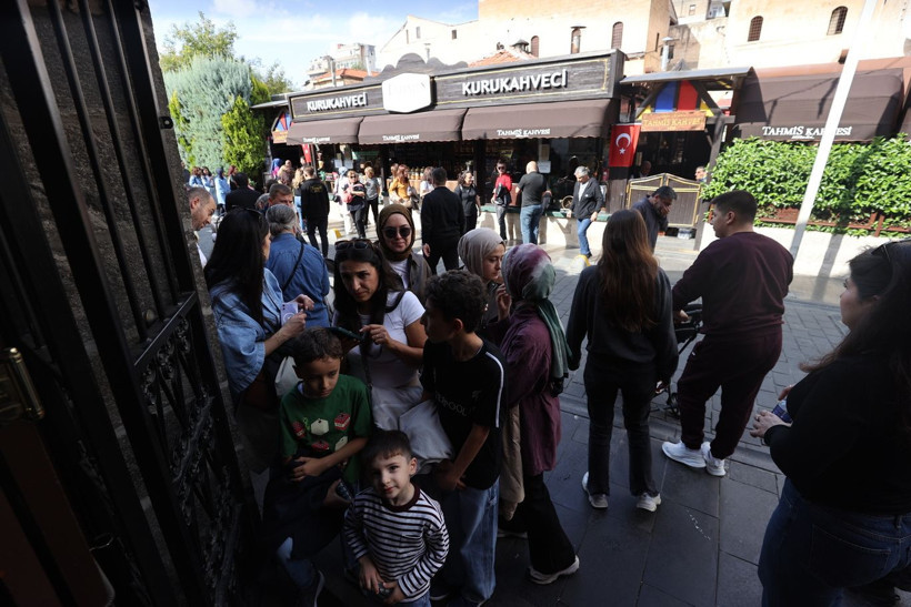 Turistlerin yeni gözdesi 391 yıllık kahvehanenin önünde kuyruk: İşte sırrı! - Resim: 4