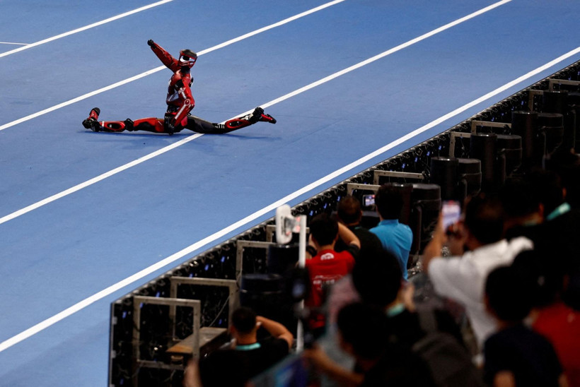 Finişi gördüler ama duramadılar! Bolt’un rekorunu kıran robotlar sedyeyle taşındı - Resim: 9