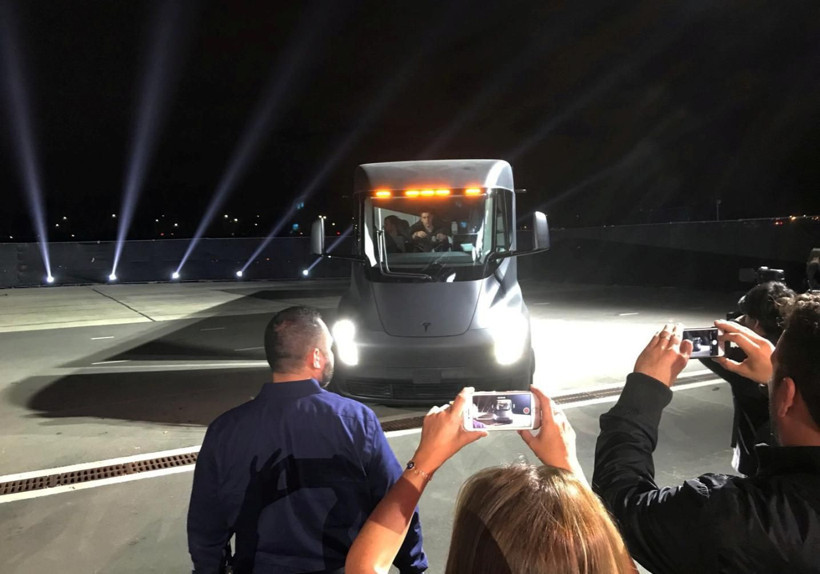Tesla Semi'de 9 yıllık bekleyiş sona erdi: Teslimler başladı - Resim: 3