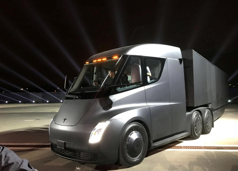 Tesla Semi'de 9 yıllık bekleyiş sona erdi: Teslimler başladı - Resim: 1